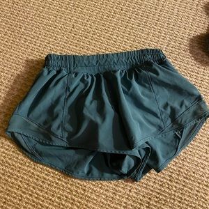 Lululemon hotty hot shorts 2.5 inch